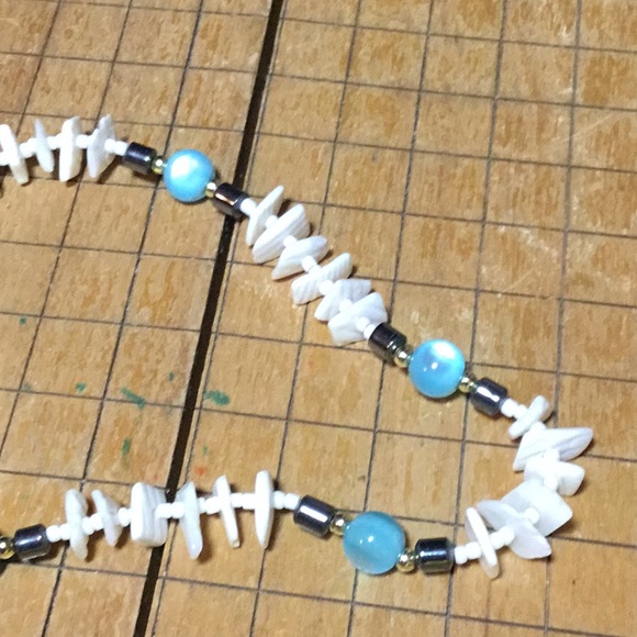 White Shell, Blue Optic Bead, Hematite Accent Stone Necklace 18“L EVC - Picture 7 of 9